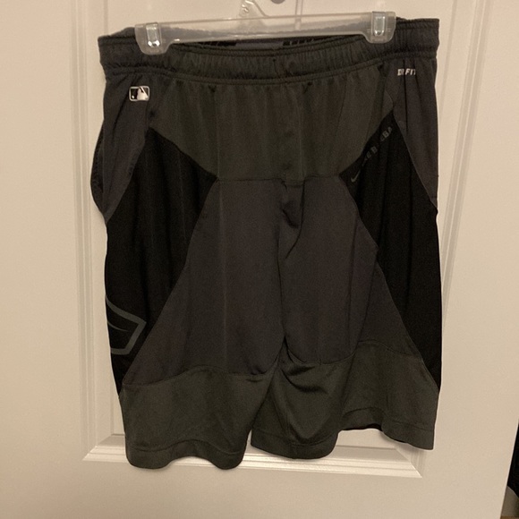 Nike MLB Shorts - Picture 3 of 3